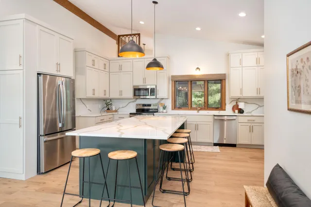 $799,000 | 3711 Golf Course Road, Cohasset, MN 55744