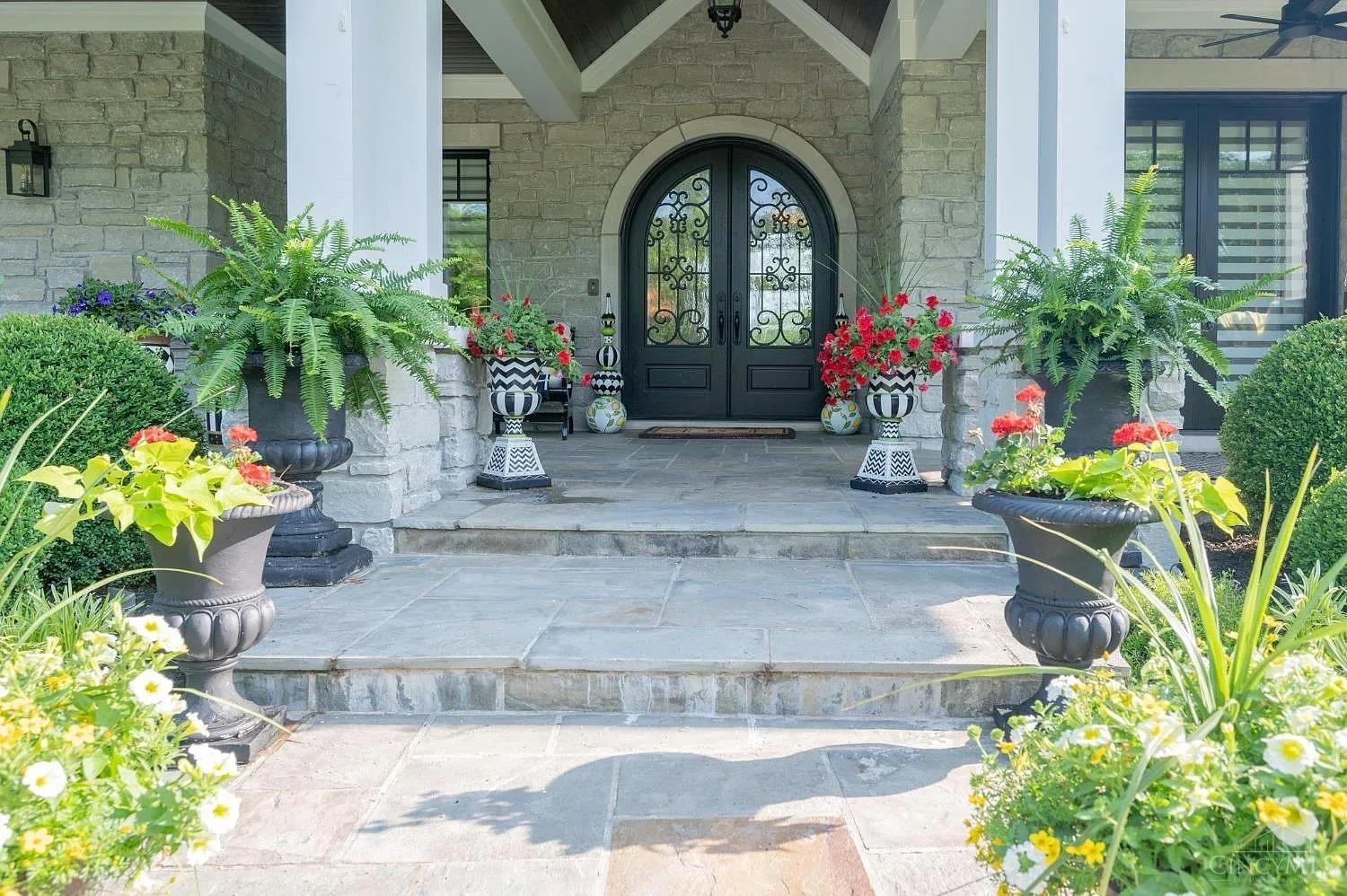 9480 Cunningham Road Cincinnati, OH 45243 - Photo 2 of 49