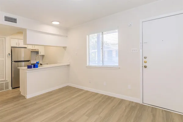 $799 | 4206 Avenue A, Unit 103, Austin, TX 78751