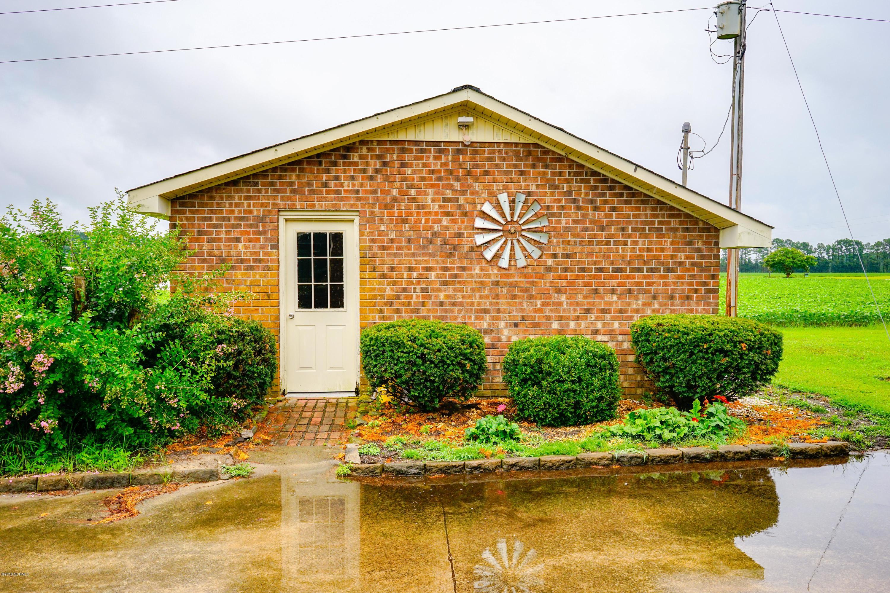 2135 Jim Taylor Road Robersonville, NC 27871 - Photo 8 of 52 2135 Jim Taylor Rd008