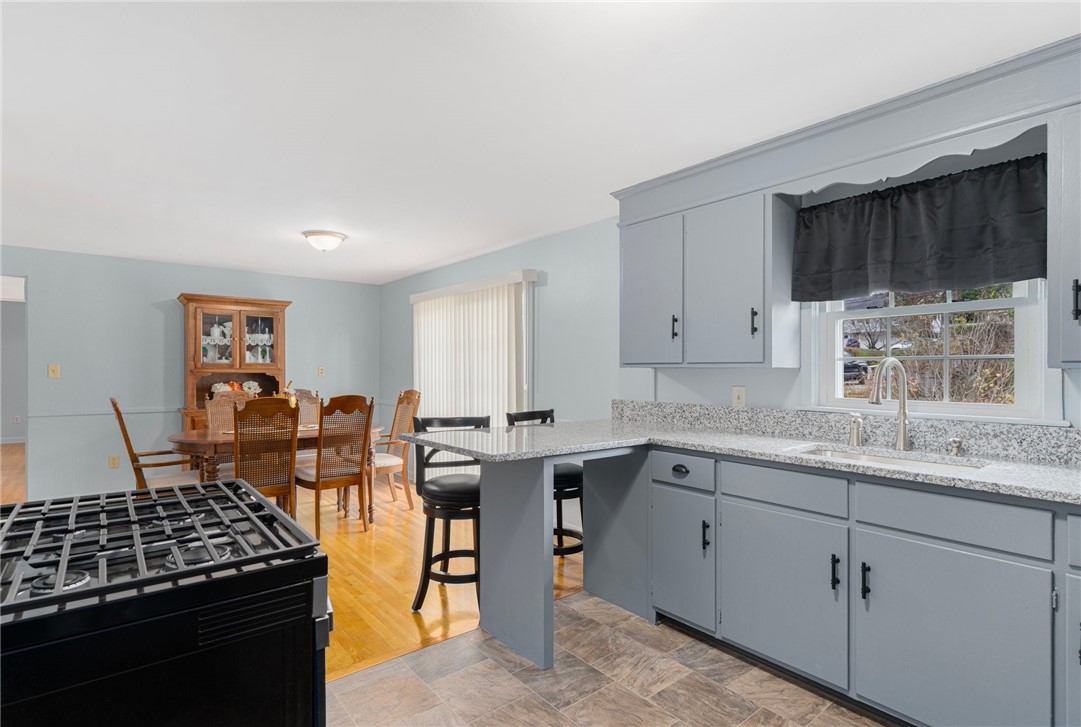 27 Priscilla Road Woonsocket, RI 02895 - Photo 12 of 33