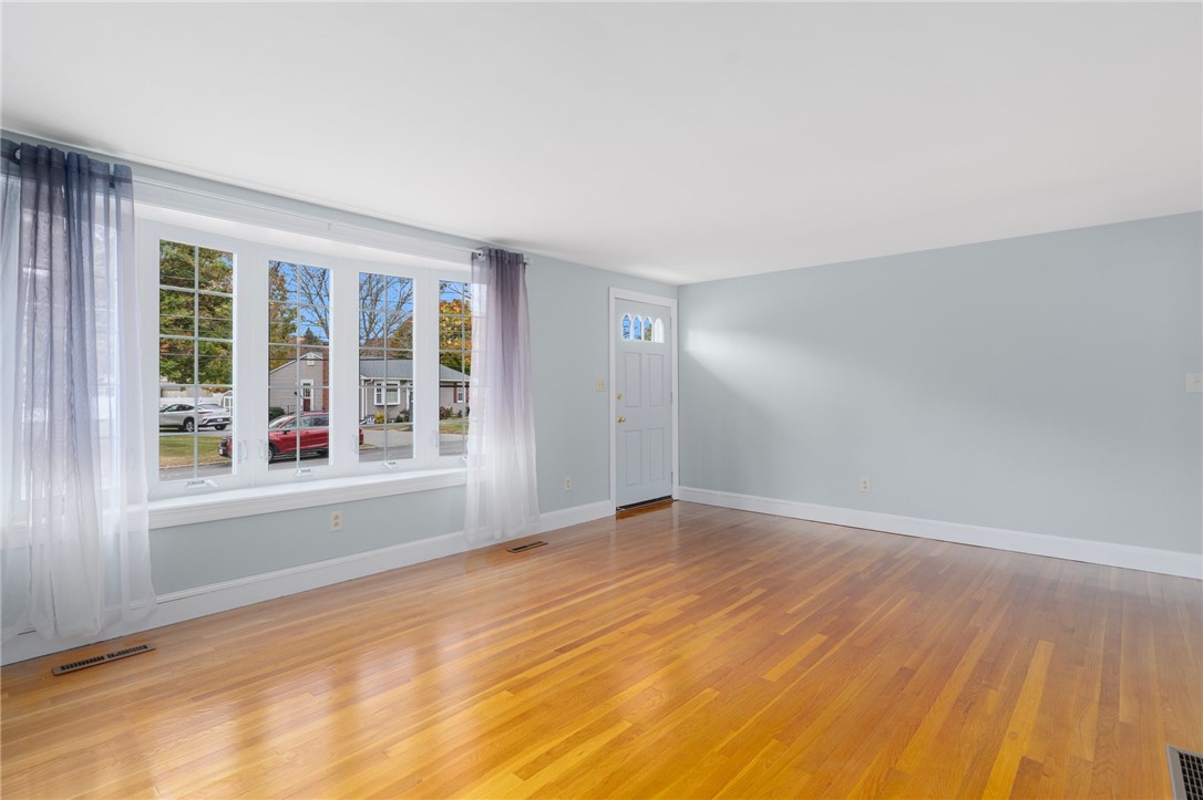 27 Priscilla Road Woonsocket, RI 02895 - Photo 6 of 33
