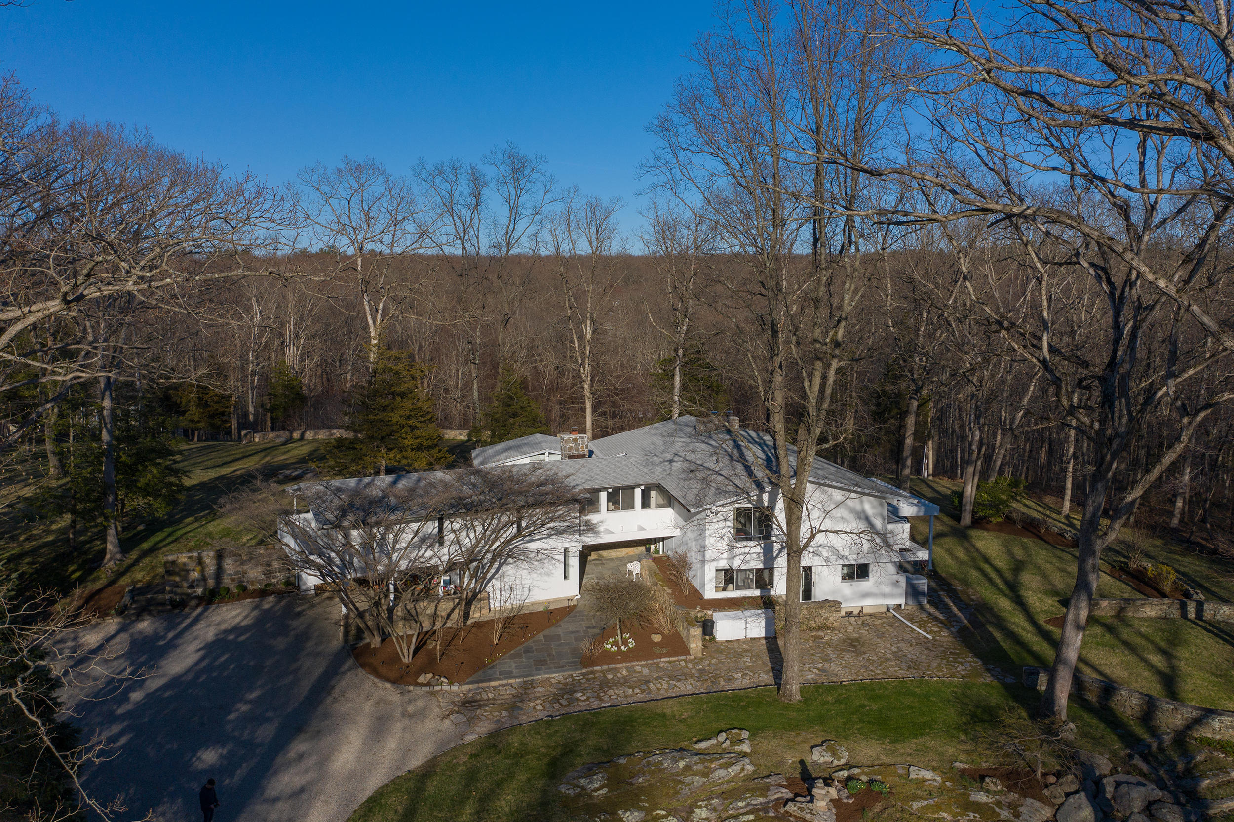 a view of a small yard