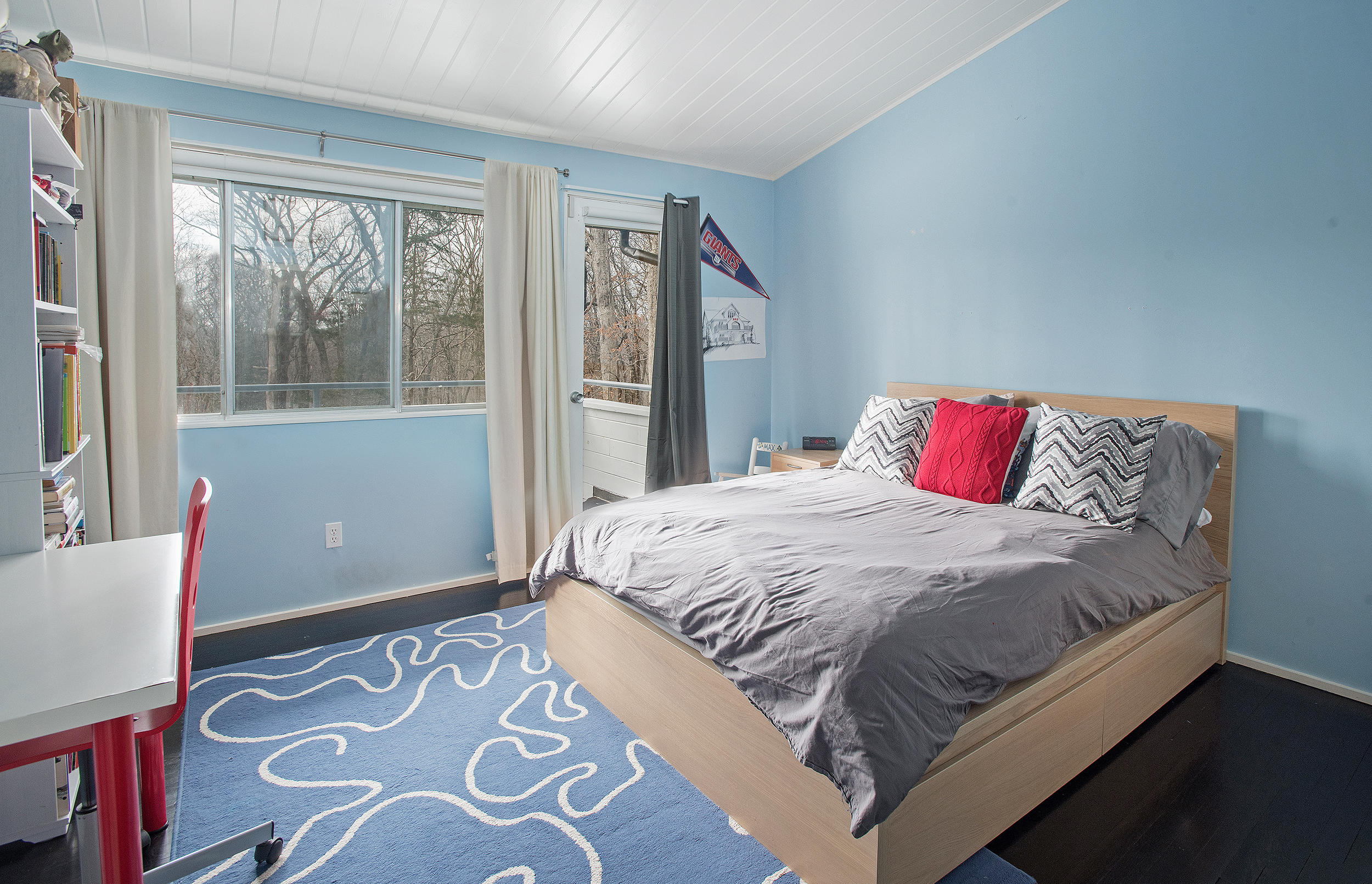 46 Benedict Hill Road New Canaan, CT 06840 - Photo 22 of 50 a large bed sitting in a bedroom next to a window