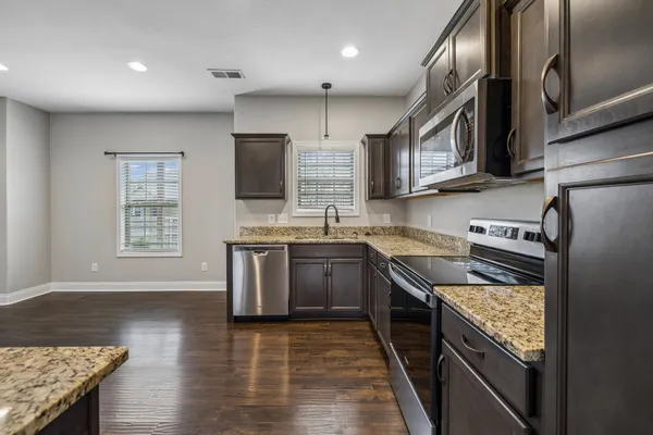 $2,400 | 275 Crusaw Drive, Clarksville, TN 37043