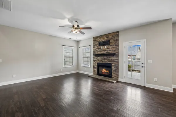 $2,400 | 275 Crusaw Drive, Clarksville, TN 37043