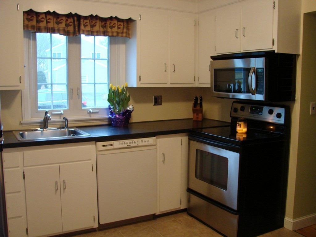 12 Timothy Road Peabody, MA 01960 - Photo 8 of 29 Gallery Image 8