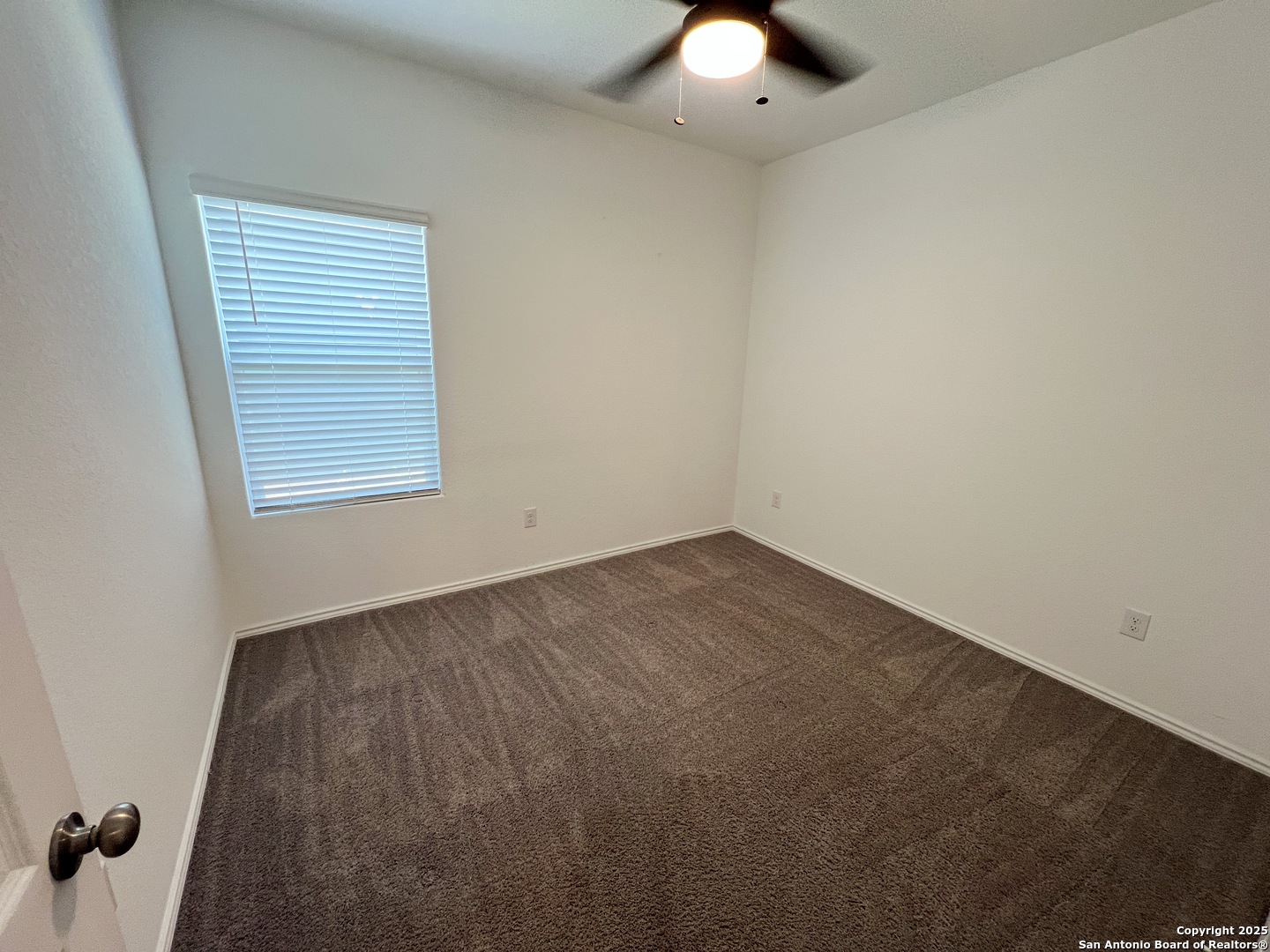 4422 Chandler Road, Unit 4 San Antonio, TX 78222 - Photo 7 of 31 an empty room with a window