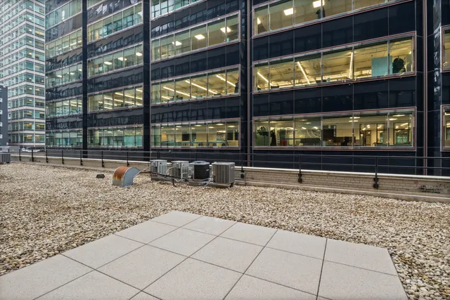 $2,750 | 130 South Canal Street, Unit 212, Chicago, IL 60606