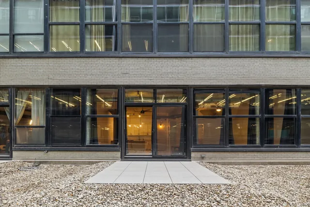 $2,750 | 130 South Canal Street, Unit 212, Chicago, IL 60606