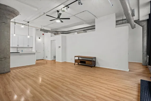 $2,750 | 130 South Canal Street, Unit 212, Chicago, IL 60606
