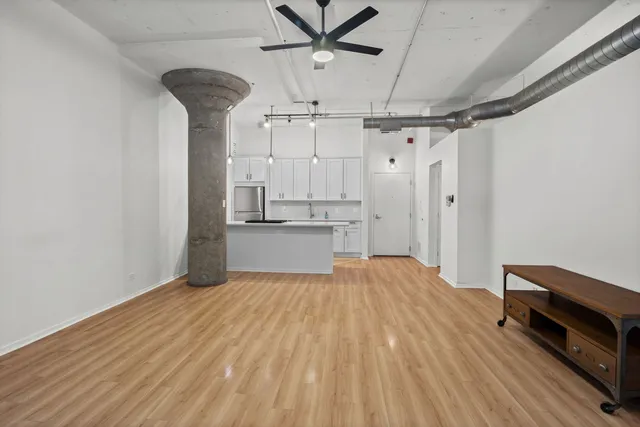 $2,750 | 130 South Canal Street, Unit 212, Chicago, IL 60606