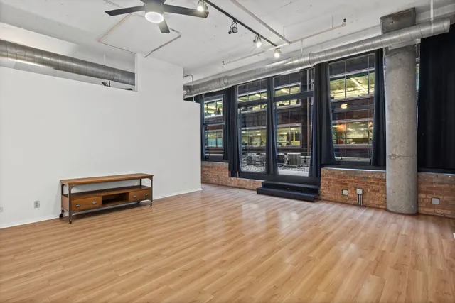 $2,750 | 130 South Canal Street, Unit 212, Chicago, IL 60606