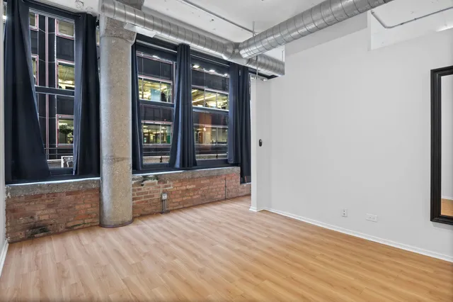 $2,750 | 130 South Canal Street, Unit 212, Chicago, IL 60606
