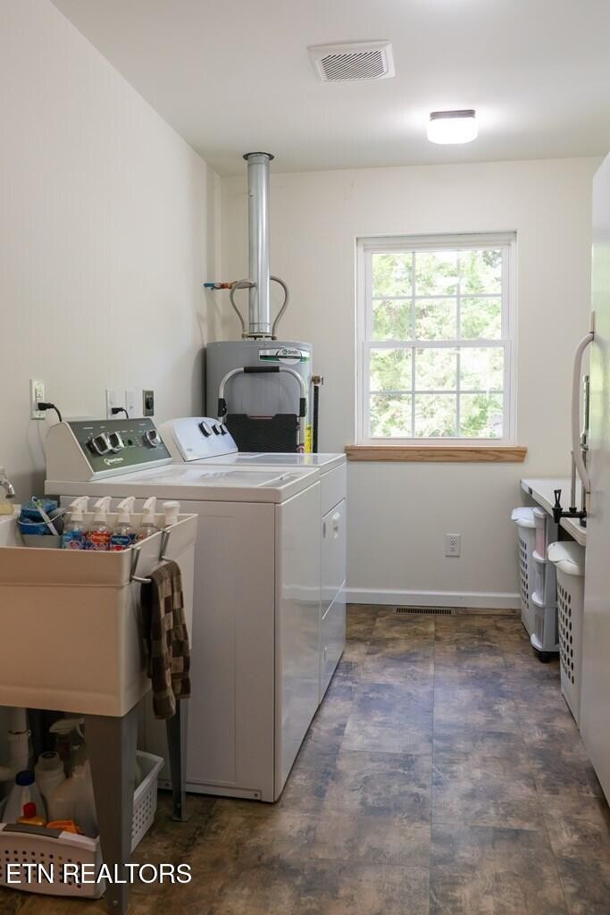 1518 Cummingsville And Sparkman Road Doyle, TN 38559 - Photo 29 of 58 a utility room with dryer washer and a window