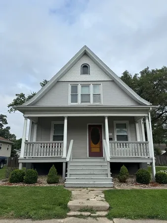 $222,800 | 1005 South Center Street, Bloomington, IL 61701