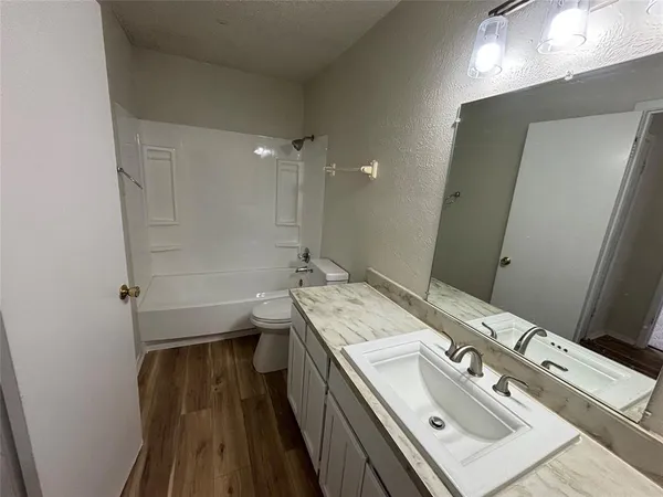 $1,400 | 1008 Poplar Street, Unit 1010, Benbrook, TX 76126