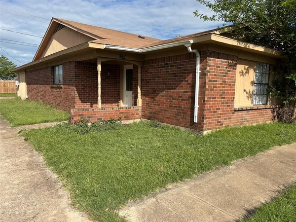 $1,400 | 1008 Poplar Street, Unit 1010, Benbrook, TX 76126