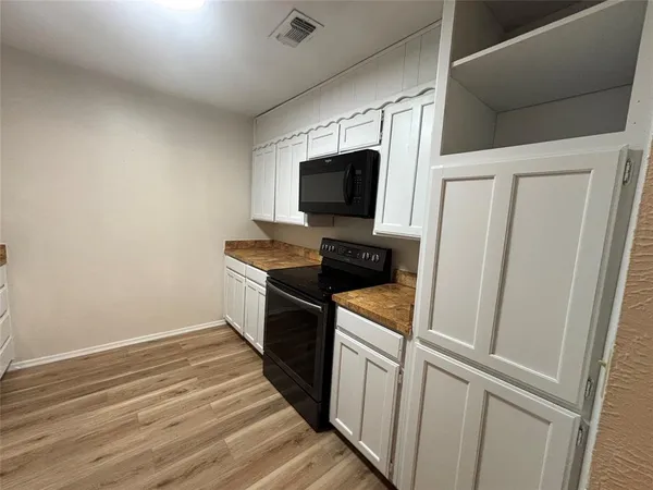 $1,400 | 1008 Poplar Street, Unit 1010, Benbrook, TX 76126