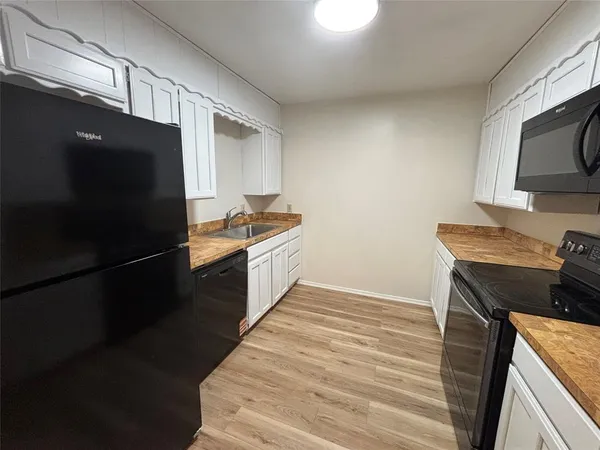 $1,400 | 1008 Poplar Street, Unit 1010, Benbrook, TX 76126