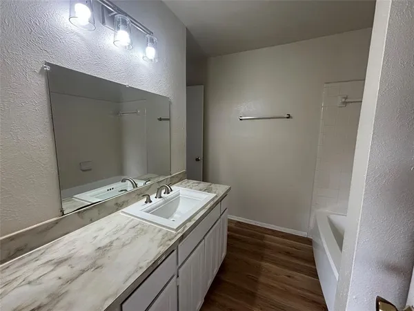 $1,400 | 1008 Poplar Street, Unit 1010, Benbrook, TX 76126