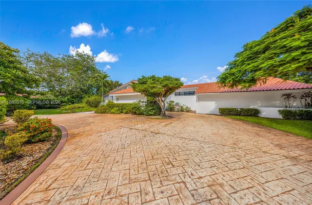 a view of a pathway with a yard