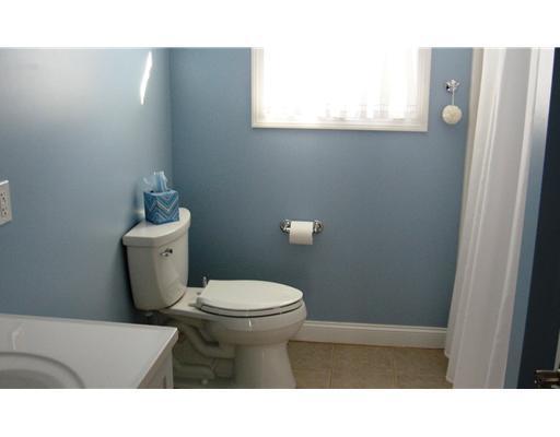 30 Riverside Ridge Road Windham, ME 04062 - Photo 14 of 17 Bathroom. 2nd floor full bathroom