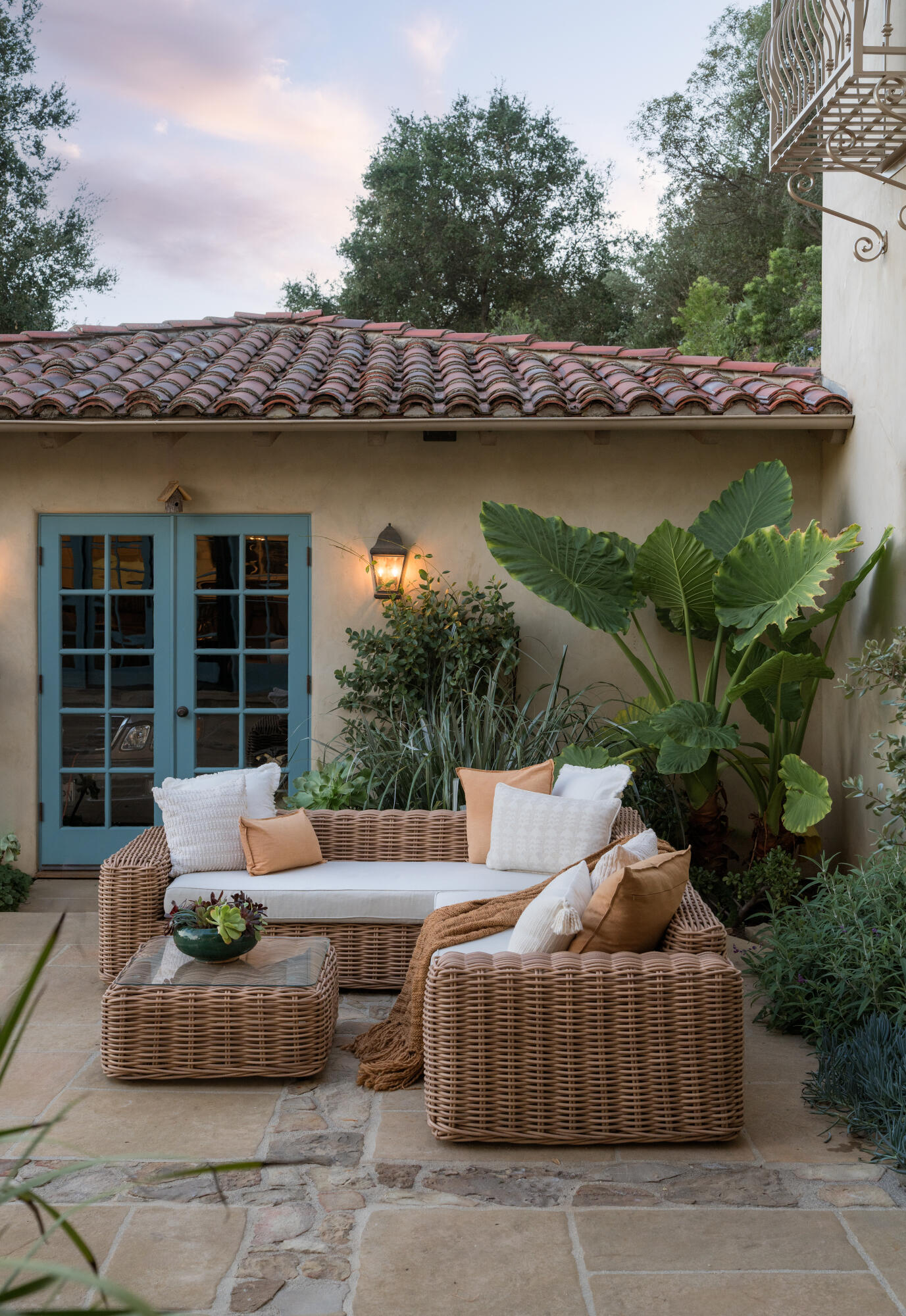 1439 Tunnel Road Santa Barbara, CA 93105 - Photo 12 of 48 Courtyard