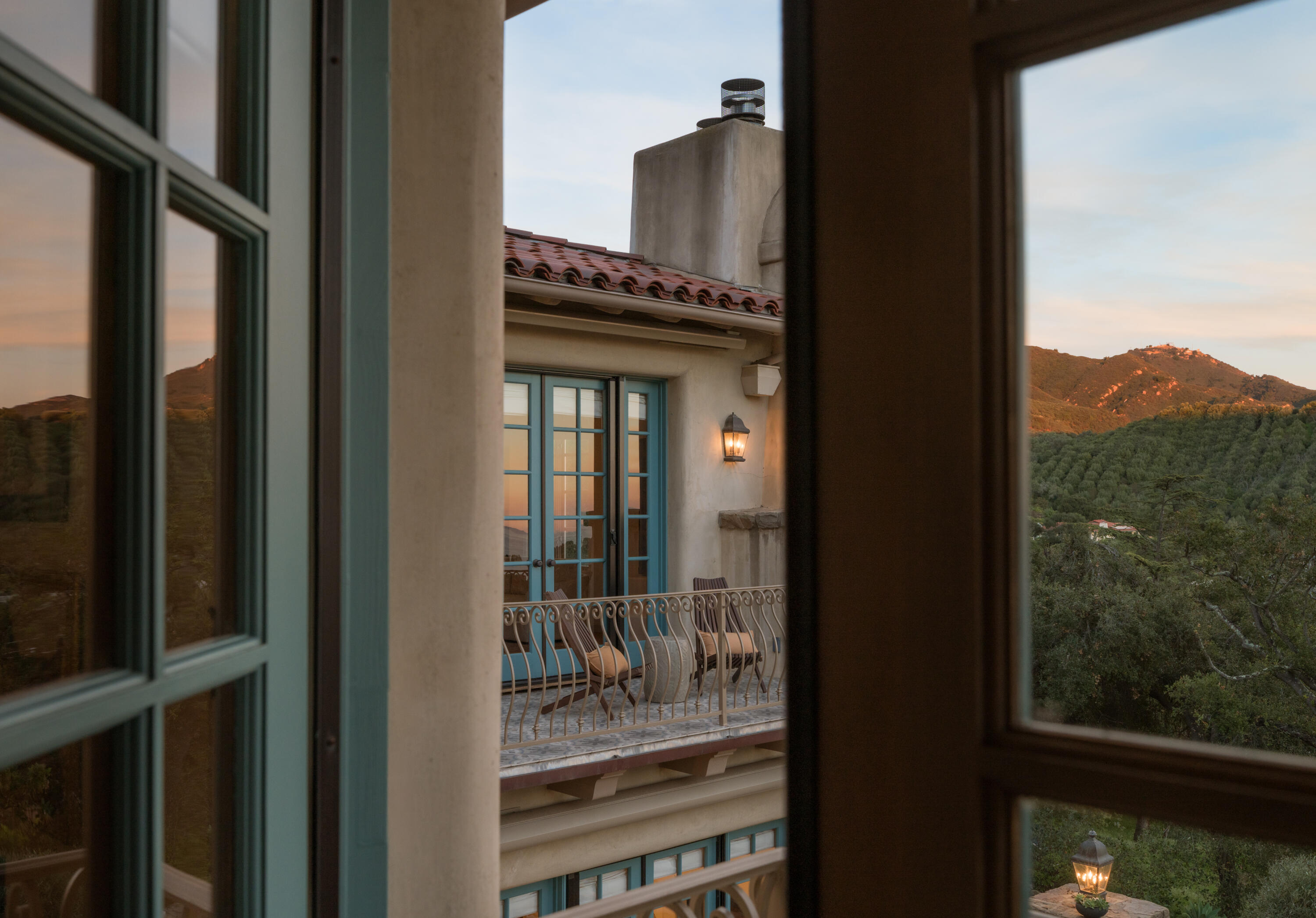 1439 Tunnel Road Santa Barbara, CA 93105 - Photo 20 of 48 Upstairs Views