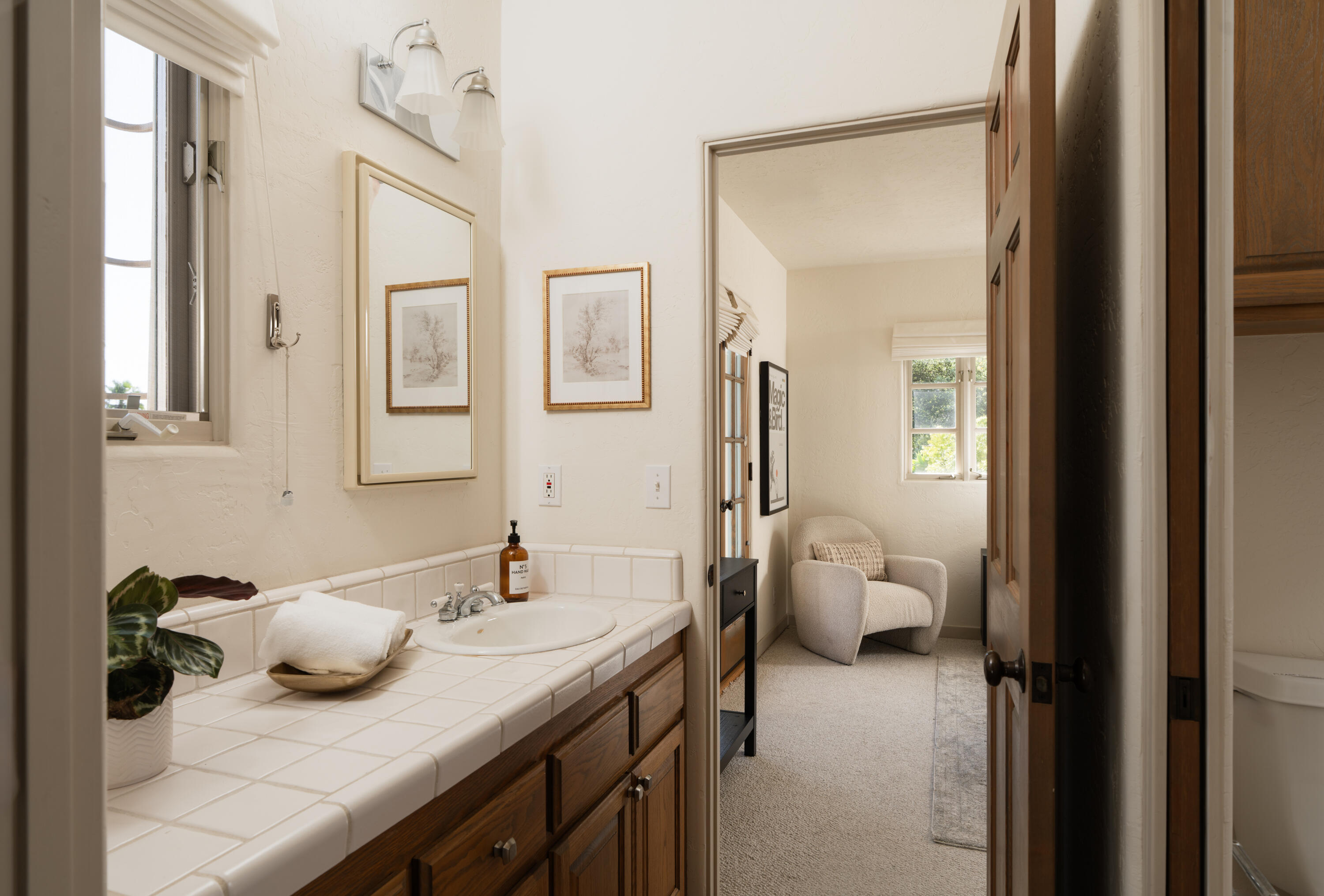 1439 Tunnel Road Santa Barbara, CA 93105 - Photo 25 of 48 Bathroom 2