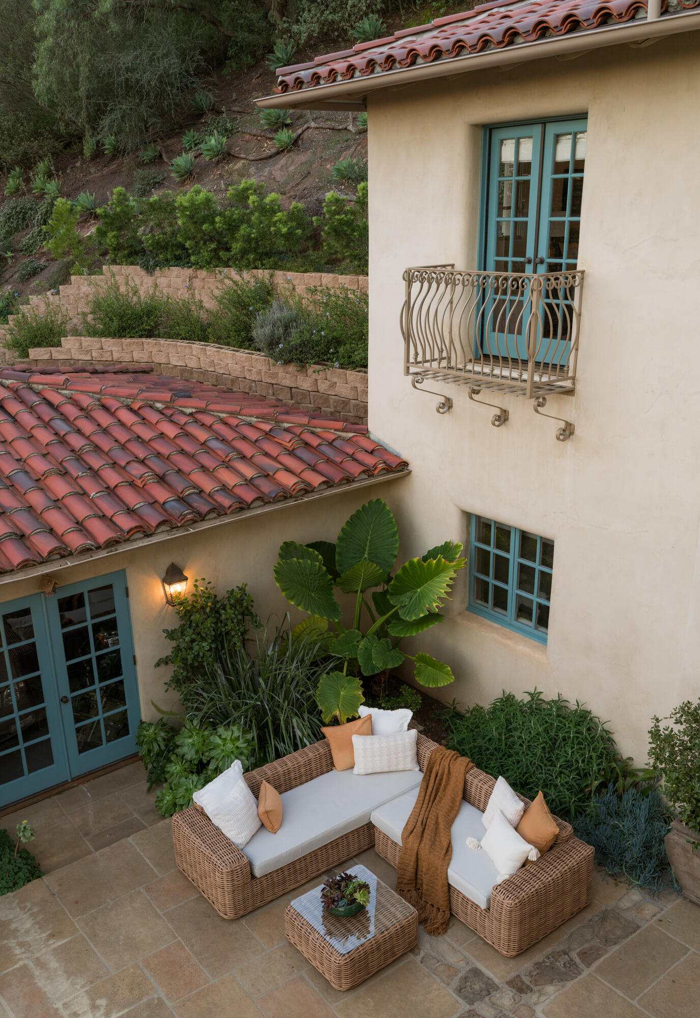 1439 Tunnel Road Santa Barbara, CA 93105 - Photo 29 of 48 Courtyard
