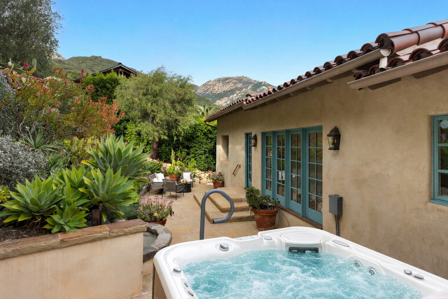 1439 Tunnel Road Santa Barbara, CA 93105 - Photo 30 of 48 Back Courtyard