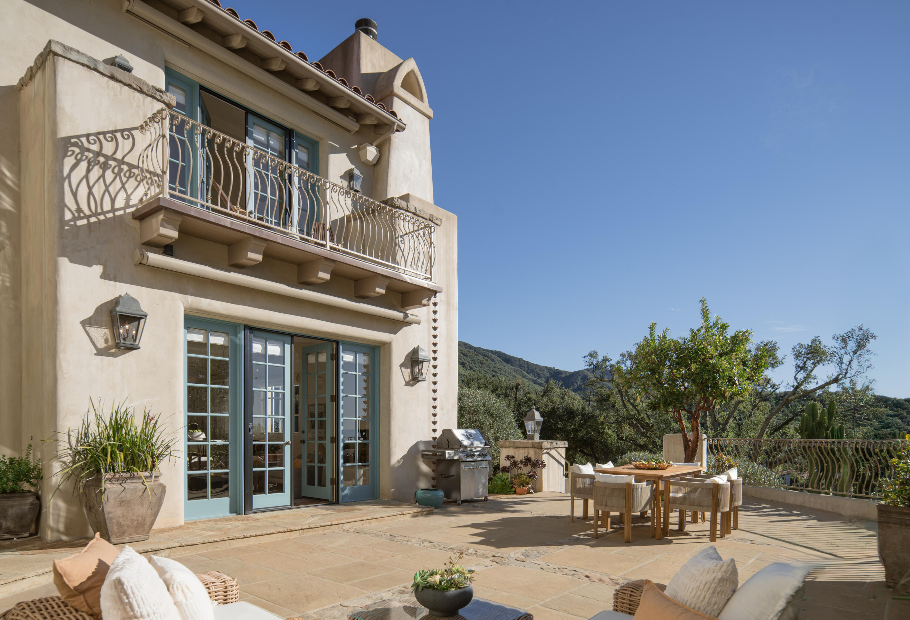 1439 Tunnel Road Santa Barbara, CA 93105 - Photo 39 of 48 Courtyard