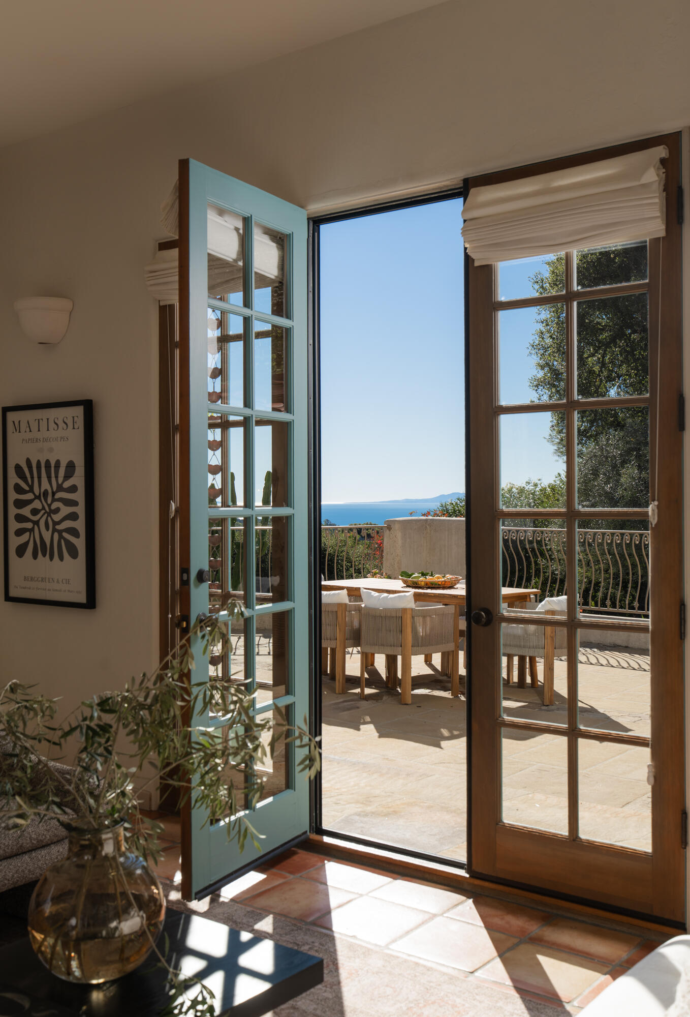 1439 Tunnel Road Santa Barbara, CA 93105 - Photo 6 of 48 Family Room View