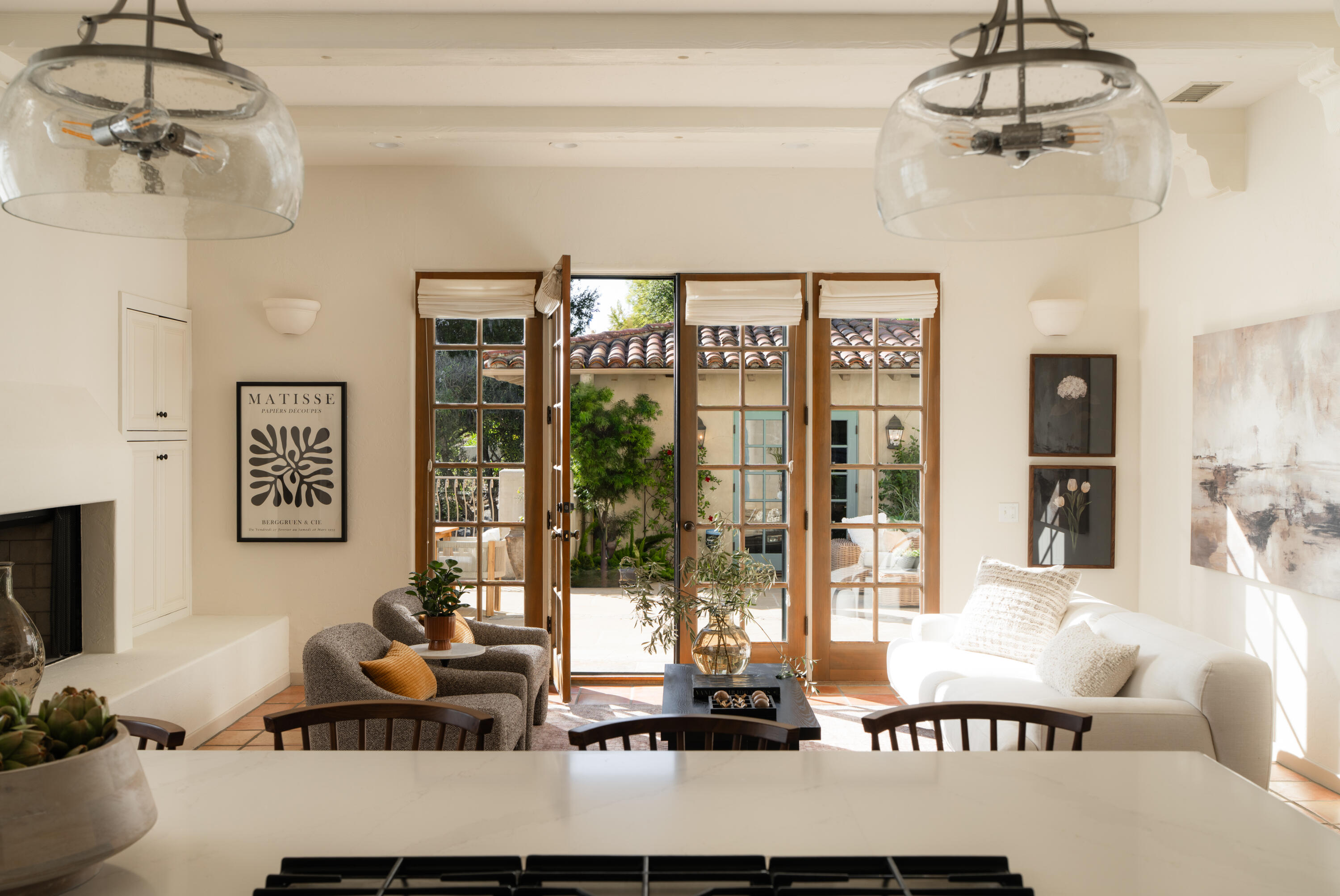 1439 Tunnel Road Santa Barbara, CA 93105 - Photo 7 of 48 Kitchen/Family Room