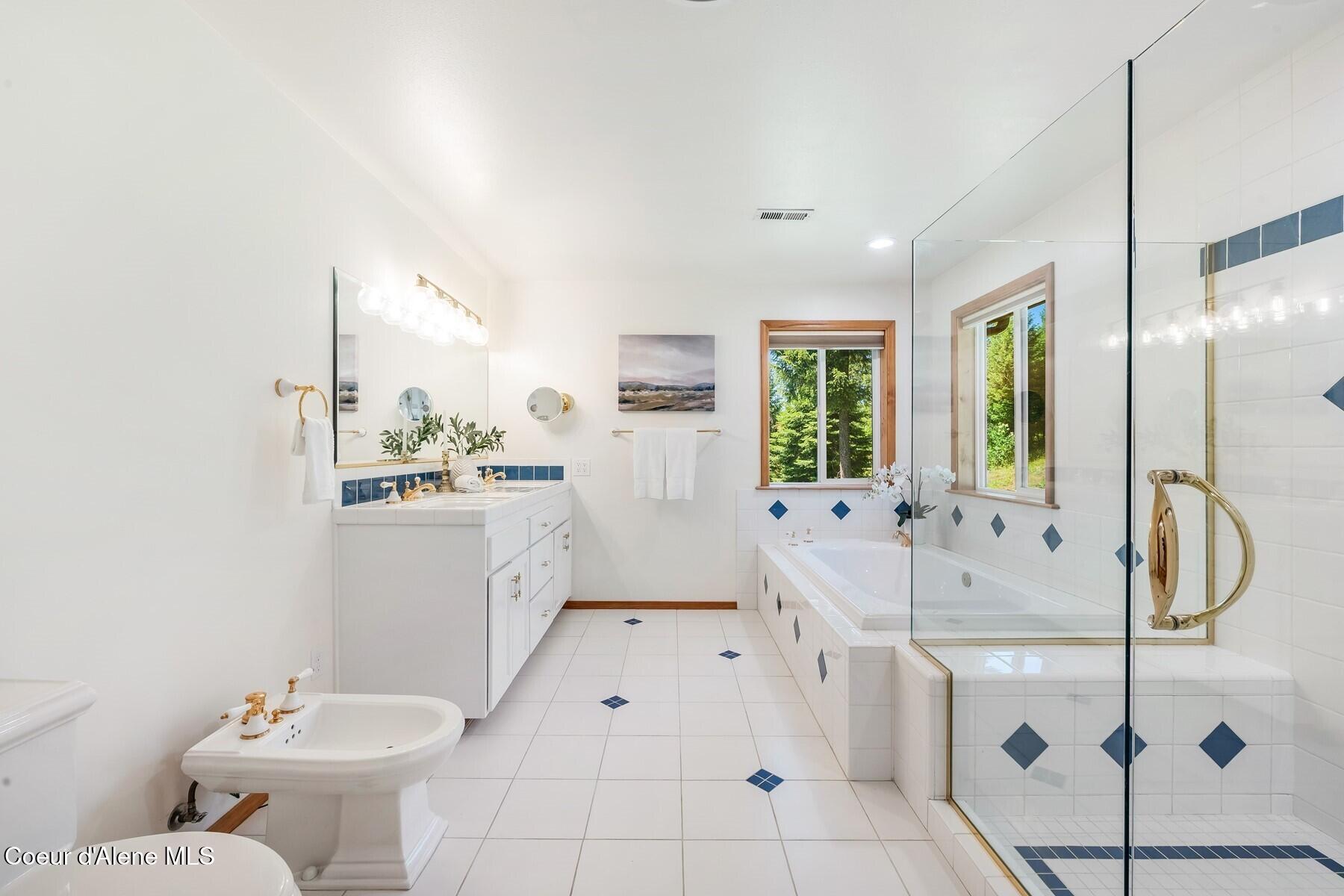 218 Topaz Trail Sandpoint, ID 83864 - Photo 26 of 70 Primary Bath Ensuite- All tile