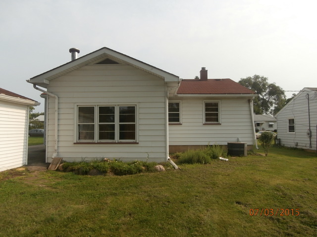 123 Riverside Drive Montgomery, IL 60538 - Photo 2 of 20