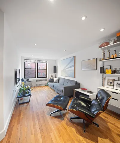 $5,000 | 165 Christopher Street, Unit 3N | West Village