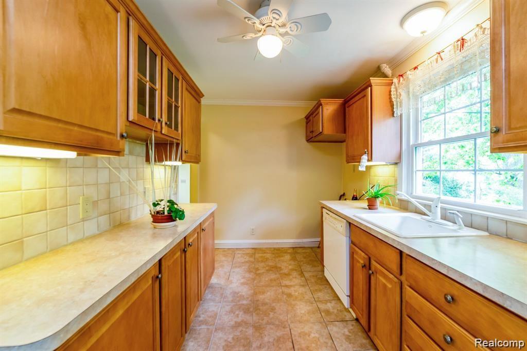 331 Elmhill Road Rochester Hills, MI 48306 - Photo 8 of 20