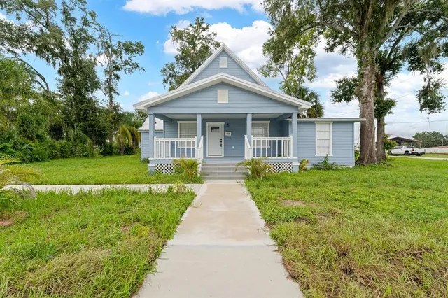 a view of a house with yard and tree s