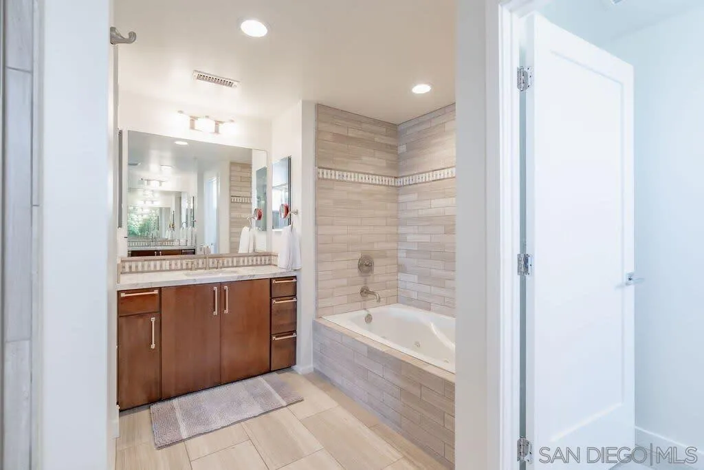 6767 Neptune Place, Unit 301 La Jolla, CA 92037 - Photo 18 of 39 a bathroom with a bathtub and a sink