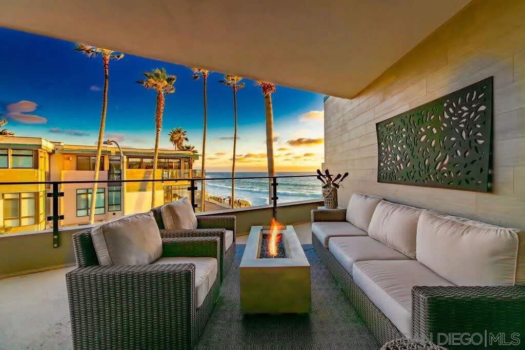 6767 Neptune Place, Unit 301 La Jolla, CA 92037 - Photo 36 of 39 a balcony with furniture and lamp