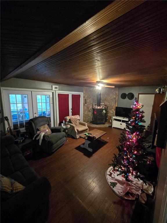 105 Memphis Lane Hartwell, GA 30643 - Photo 6 of 20 a living room with furniture gym equipment and a chandelier
