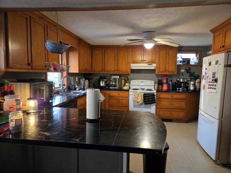 105 Memphis Lane Hartwell, GA 30643 - Photo 8 of 20 a kitchen with stainless steel appliances granite countertop a refrigerator a stove and a wooden cabinets