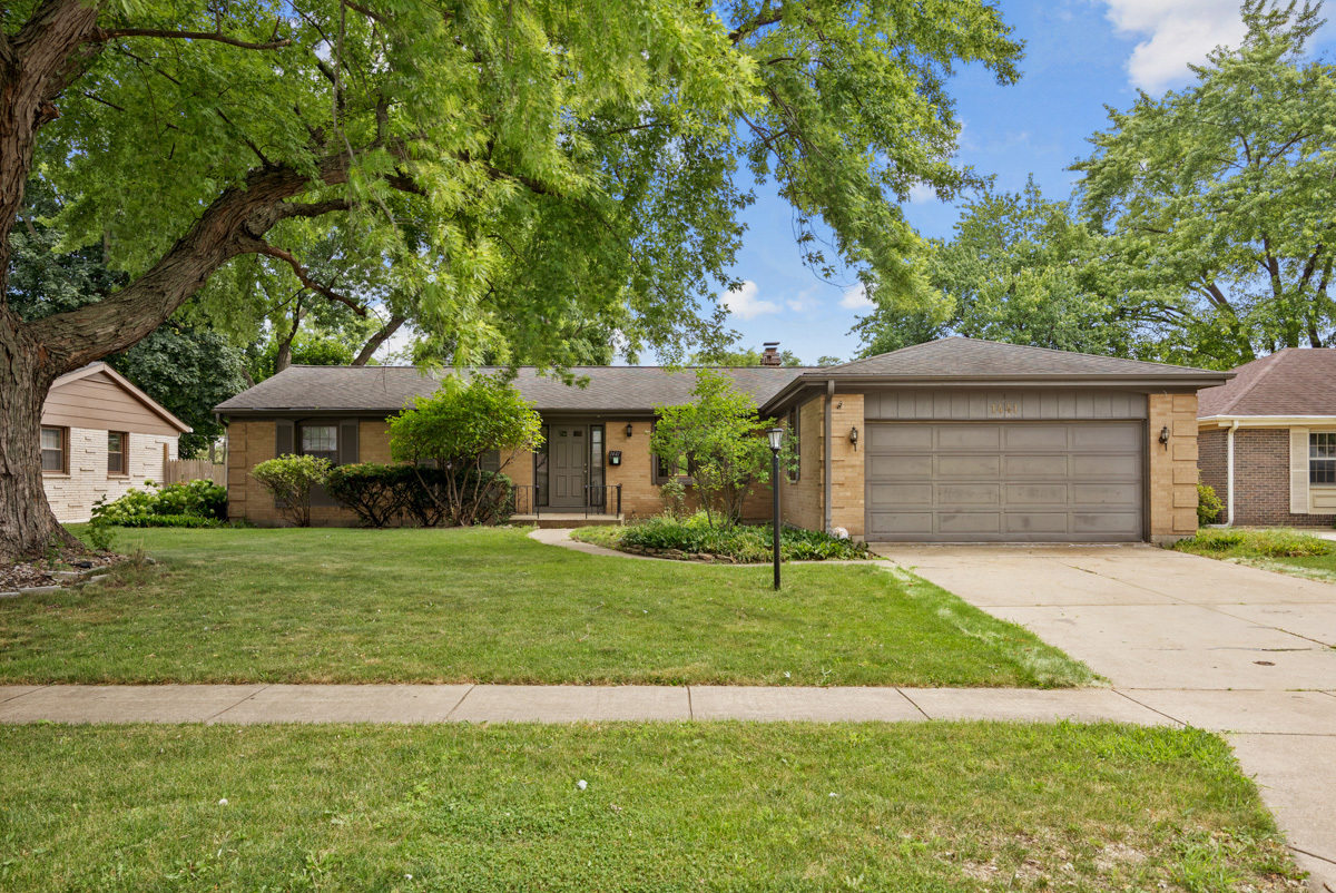 1441 Maple Lane Elgin, IL 60123 - Photo 1 of 29 Gallery Image 1