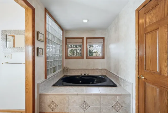 $924,000 | 12172 County Road 44, Millersburg, IN 46543