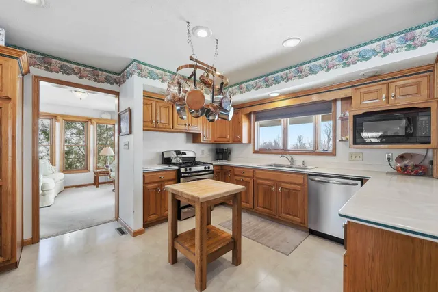 $924,000 | 12172 County Road 44, Millersburg, IN 46543