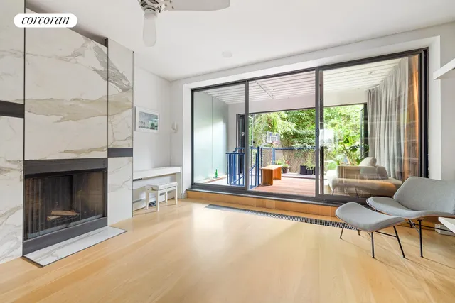 a black and white photo of a picture