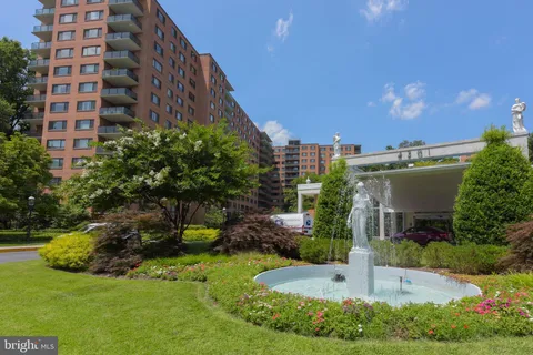 $4,200 | 4201 Cathedral Avenue Northwest, Unit 501W, Washington, DC 20016