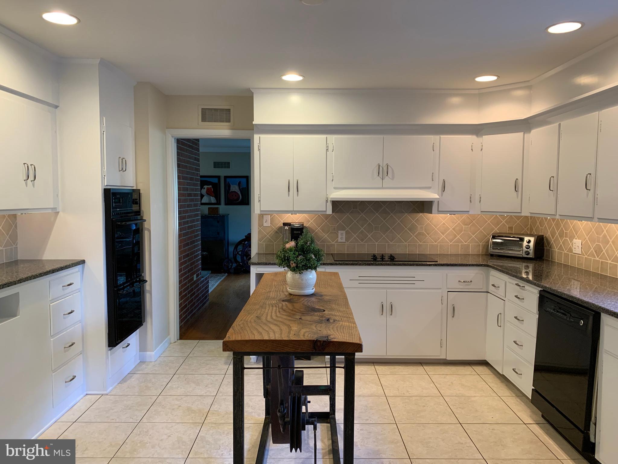 301 South Locust Street Lititz, PA 17543 - Photo 34 of 110